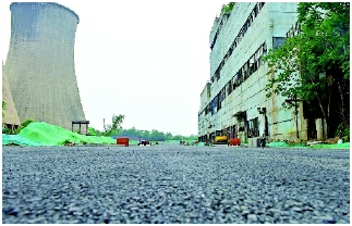 首钢建筑垃圾再生品用于园区道路铺设.png 首钢建筑垃圾再生品用于园区道路铺设.png